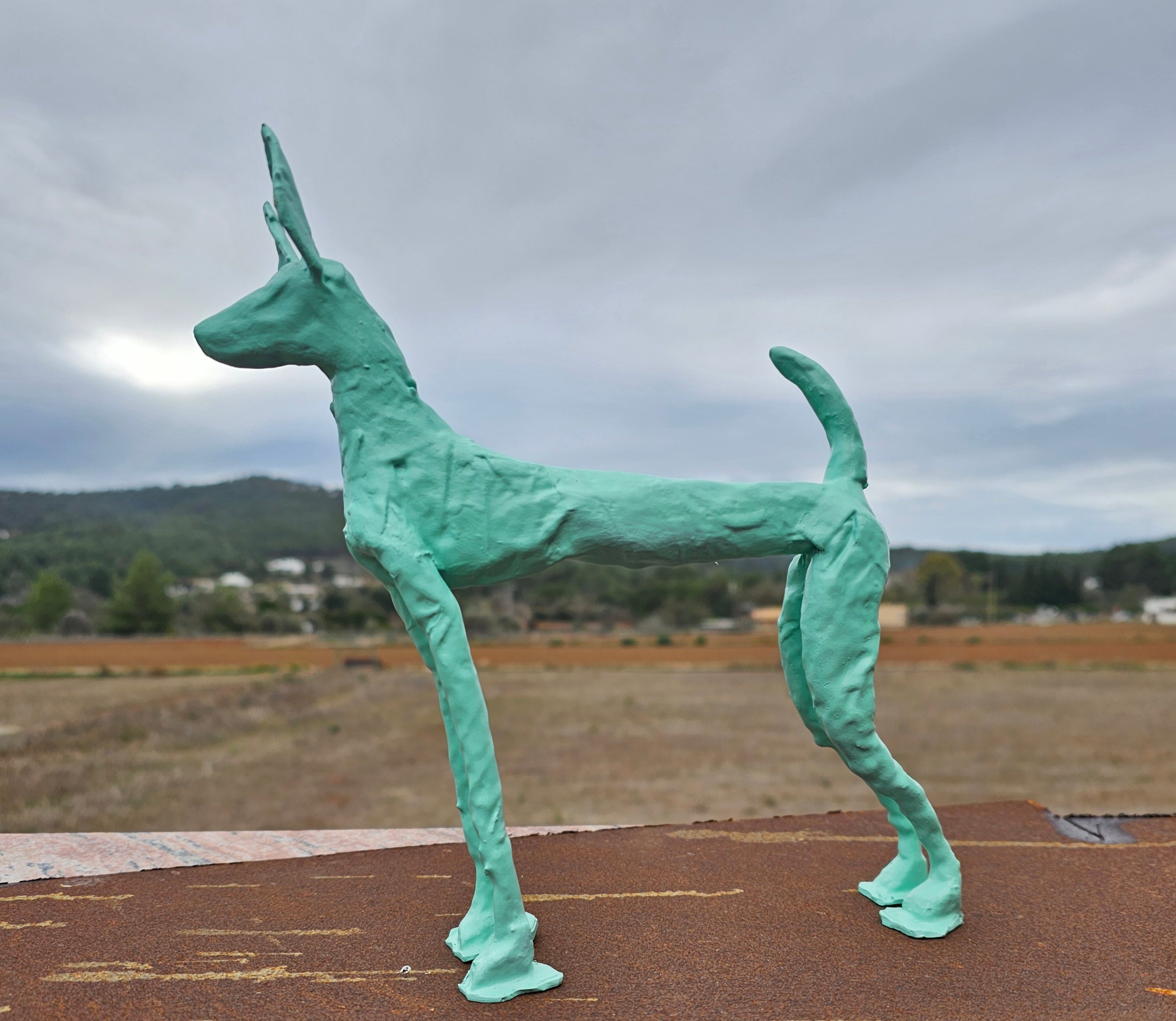 Sculpture 'CARLOS' - Eco resin, aluminum wire, chalk paint Christopher Stone