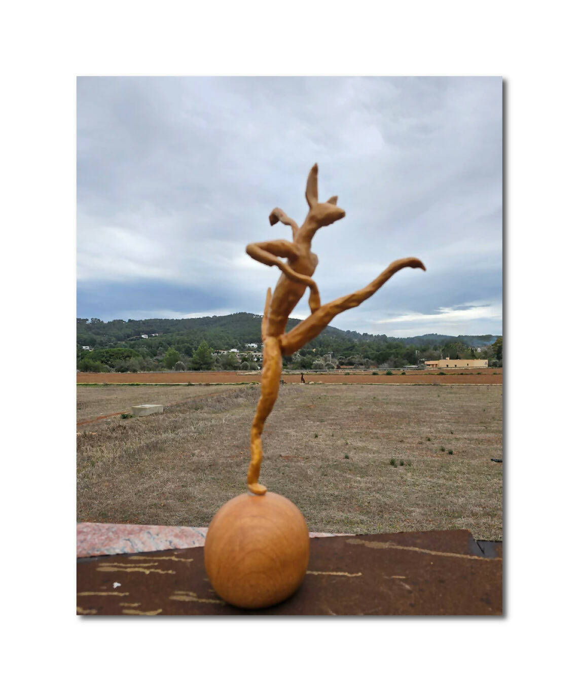 Sculpture 'FRED' - Eco resin, aluminum wire, ceramic ball Christopher Stone