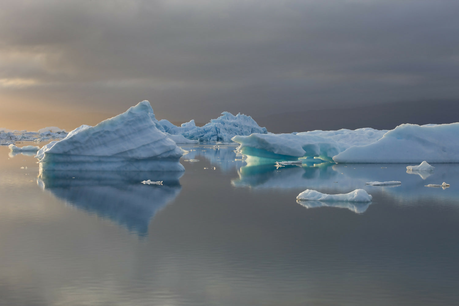 Landscape Photography Sunrise in Eqaluit Ilua, Greenland. Peter Essick